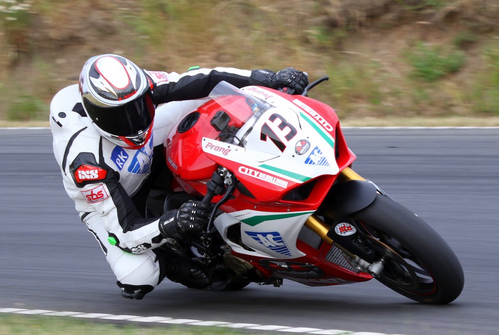 René Prang føler sig godt tilpas på sin Ducati Panigale V4 S
(Foto: Dan Stenstrup)